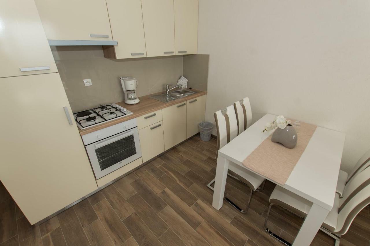Apartments Matanovi Dvori Makarska Luaran gambar